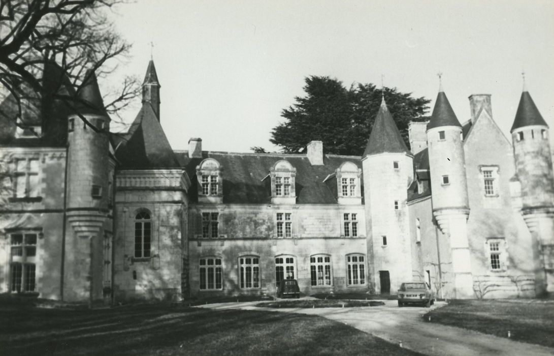 Château de la Bussière : Ensemble sud, vue générale