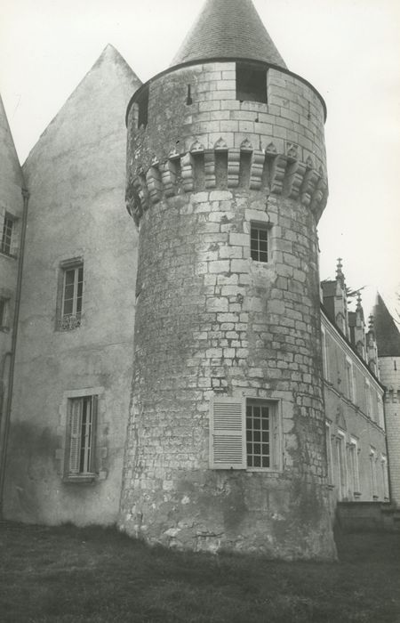 Château de la Bussière : Tour sud-est, vue générale