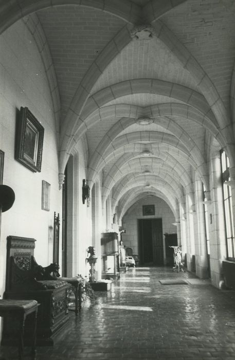 Château de la Bussière : Galerie, vue générale