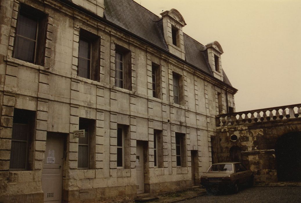 Maison dite de la Chancellerie : Cour intérieure, aile sud, façade nord, vue partielle