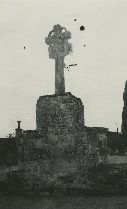 Croix du cimetière, vue générale