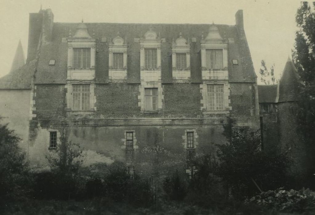 Ancienne ferme abbatiale : Logis, façade est, vue générale