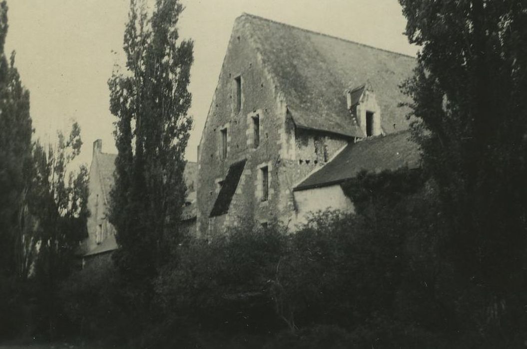 Ancienne ferme abbatiale : Grange, pignon nord, vue générale