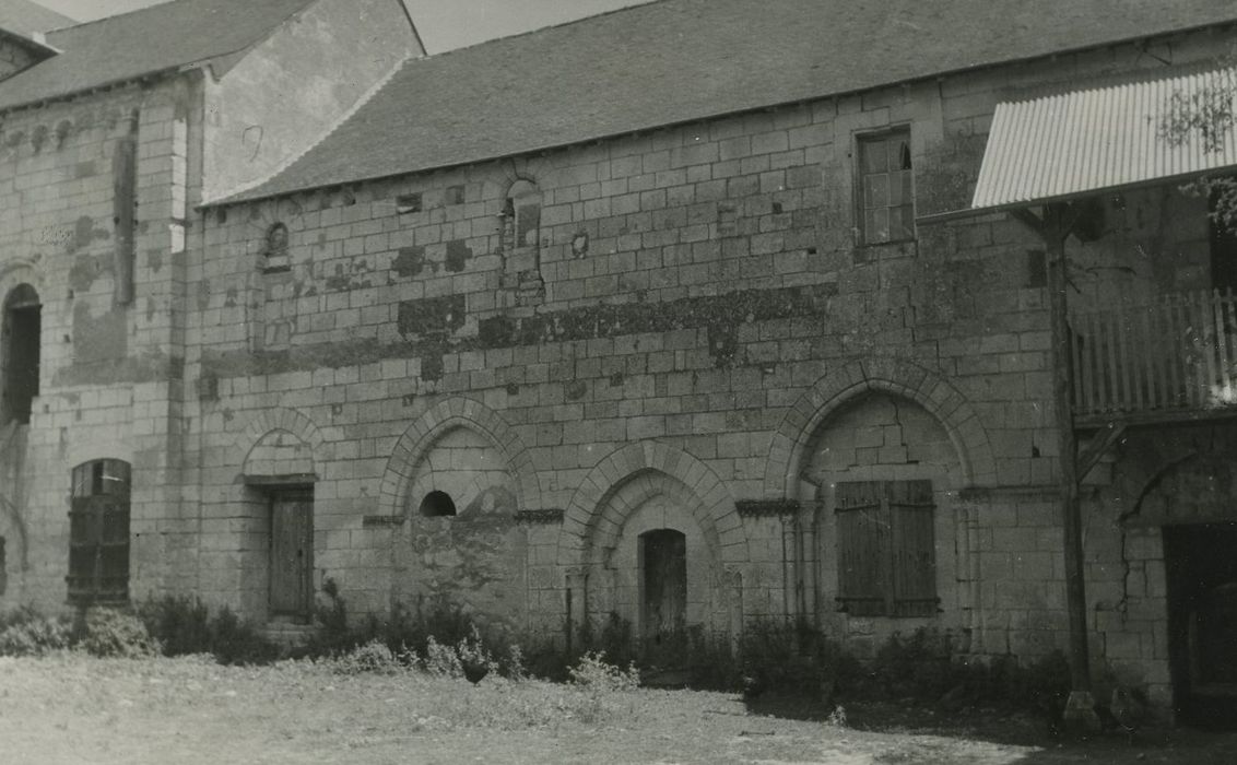 Ancienne abbaye de Bois-Aubry : Salle capitulaire, façade ouest, vue générale