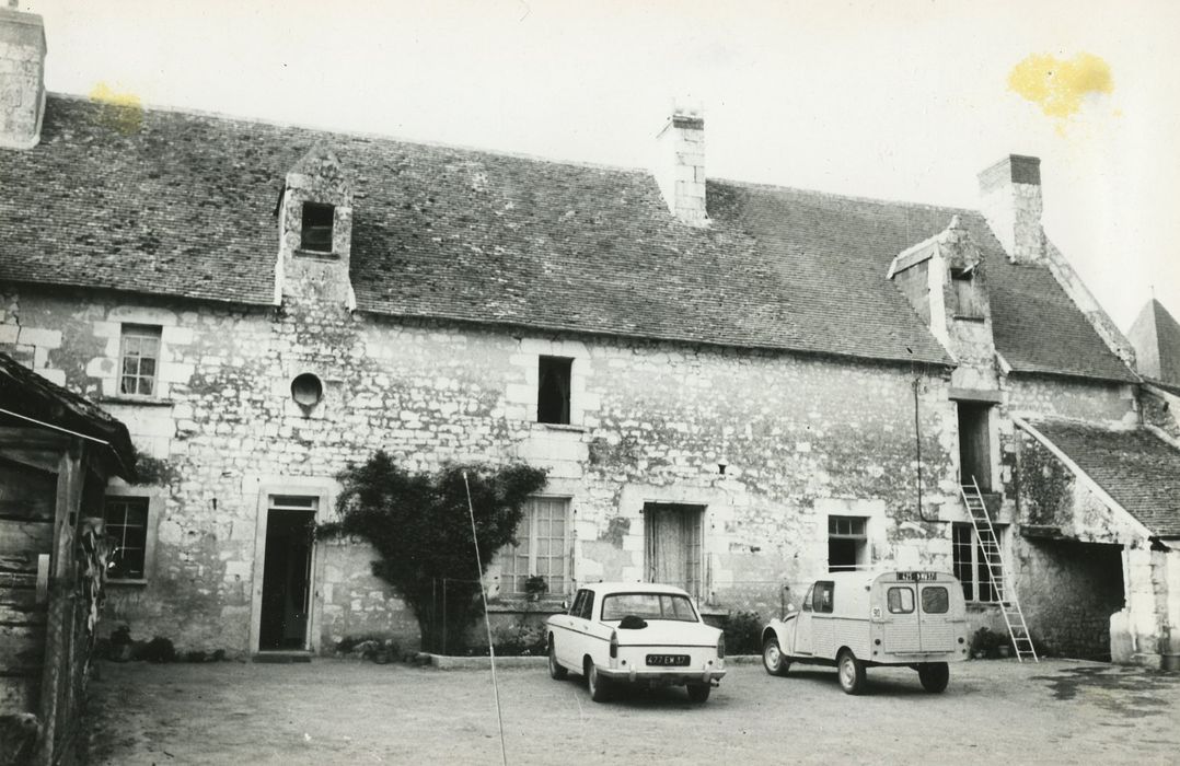 Manoir de la Chetalière : Cour intérieure, façade sud, vue générale