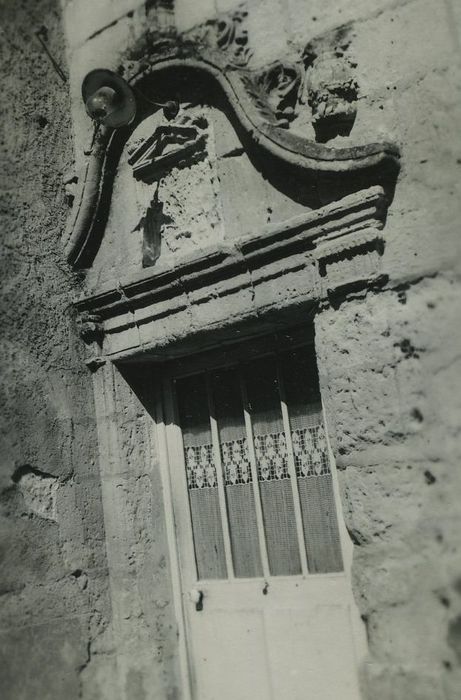 Maison dite La Ramée : Façade sud, détail d ela porte d’accès à la tour d’escalier