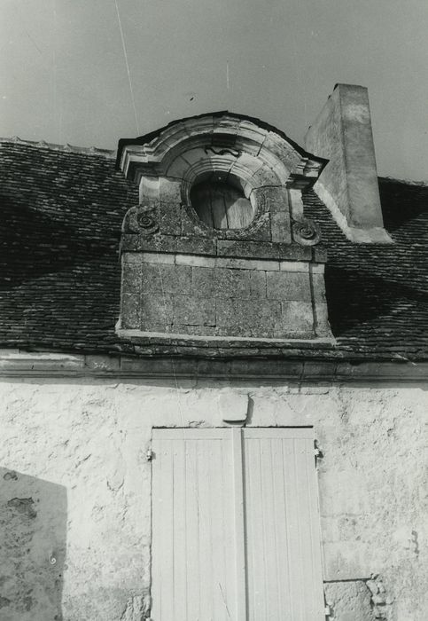 Manoir de la Miltière : Façade sud, détail d’une lucarne