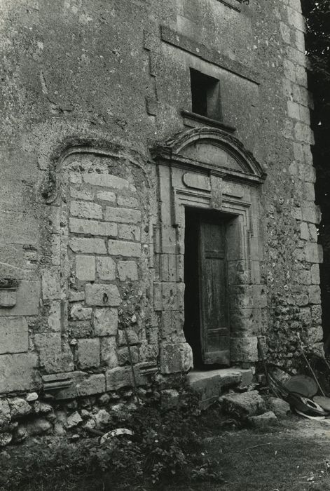 Ancien château : Façade nord, porte d’accès, vue générale