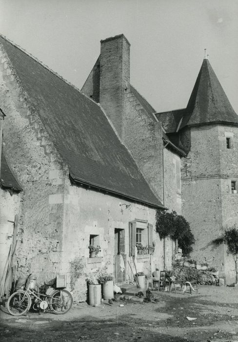 Manoir de l'Ortière : Façade sud-ouest, vue partielle