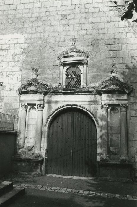 Eglise Saint-Perpet : Portail occidental, vue générale