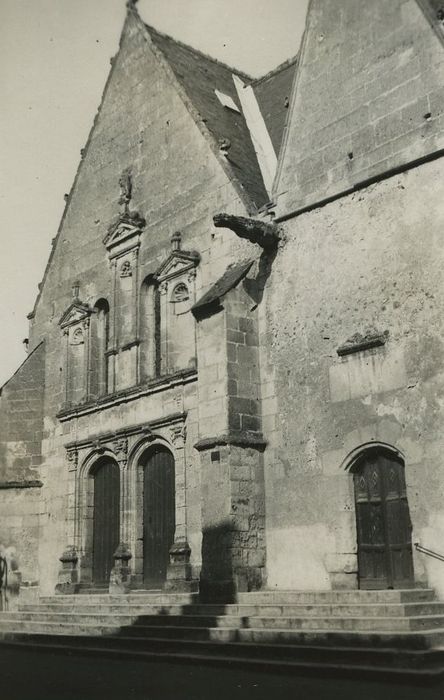 Eglise Saint-Pierre : Façade occidentale, vue partielle