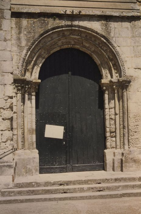 Eglise Saint-Vincent : Portail occidental provenant de l’ancienne chapelle Saint-André