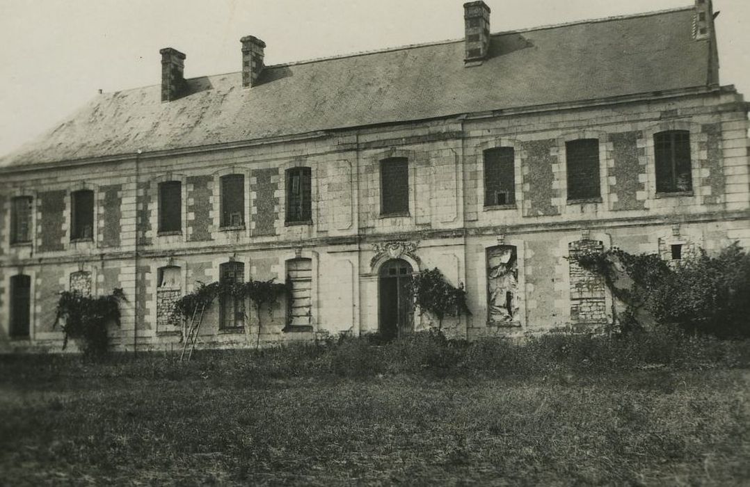 Ancienne abbaye de Noyers : Façade sud, vue générale