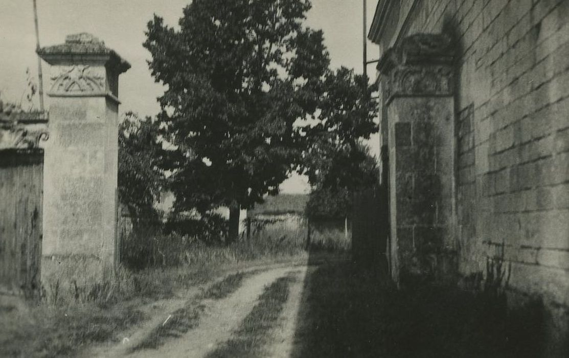 Ancienne abbaye de Noyers : Portail secondaire nord, vue générale