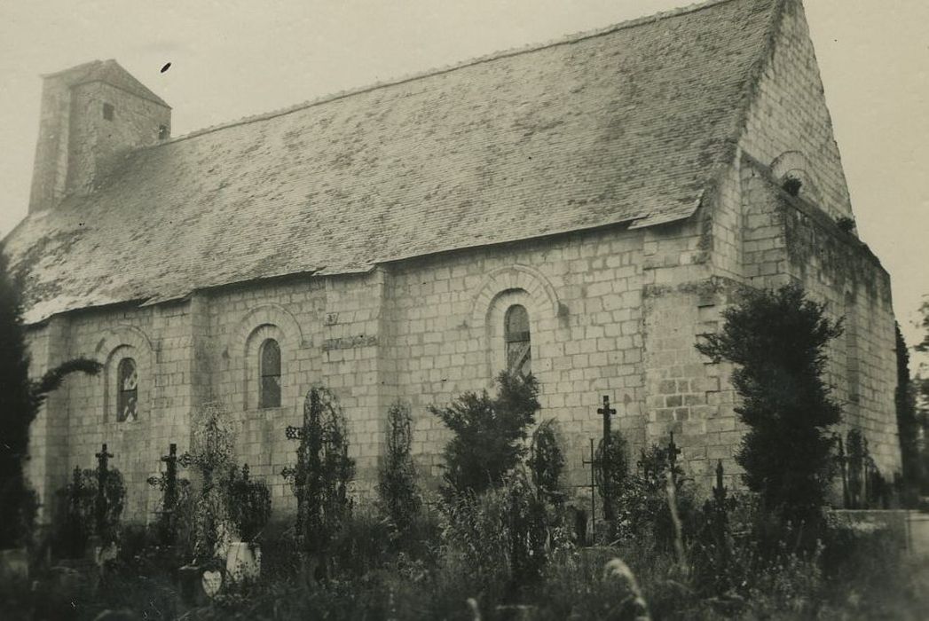 Eglise Saint-Jean de Noyers : Façade latérale nord, vue générale