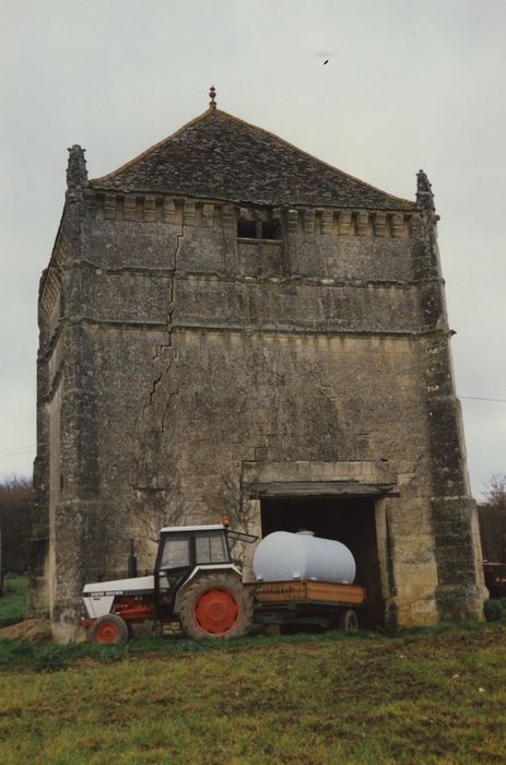 Château du Pressoir : Pigeonnier, élévation sud, vue générale