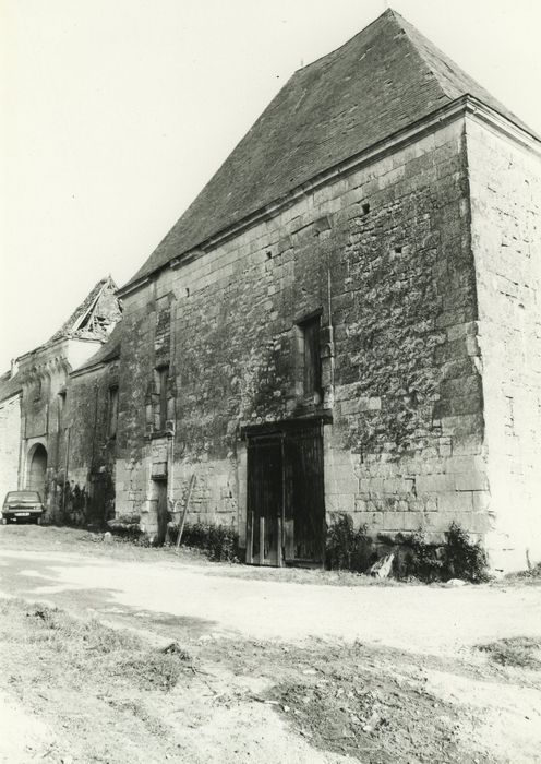 Château du Pressoir : Pavillon sud-ouest, façade ouest, vue gnérale