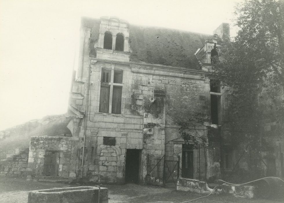 Château du Pressoir : Aile sud, façade nord, vue générale