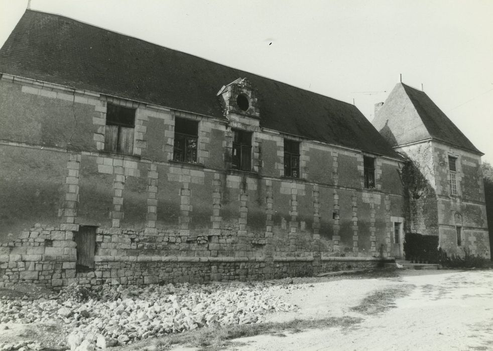 Château du Pressoir : Aile est, façade ouest, vue générale