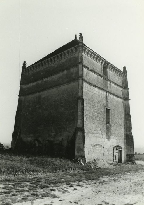 Château du Pressoir : Pigeonnier, élévations nord et ouest, vue générale