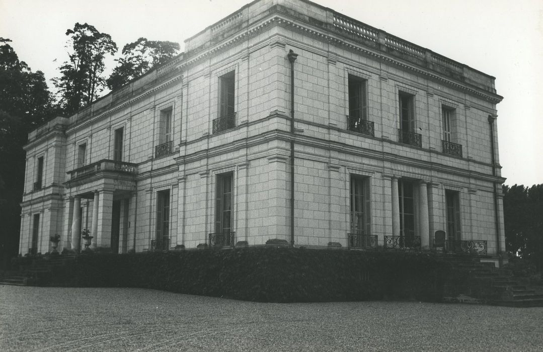 Château de la Brêche : Ensemble nord-est, vue générale