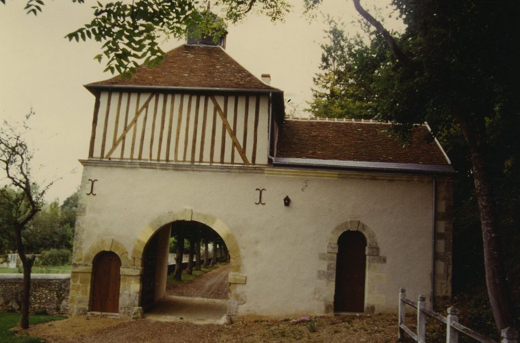 Pigeonnier à pans de bois de la Restrie, vue générale