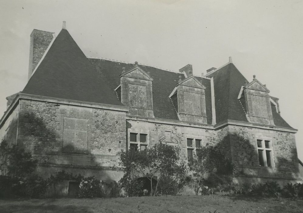 Manoir de Vonnes, ou Vonne (ancien prieuré) : Façade sud, vue générale