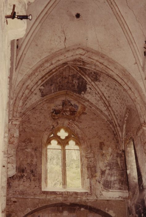 Ancienne église Notre-Dame-des-Echelles : Abside, peintures monumentales, vue partielle