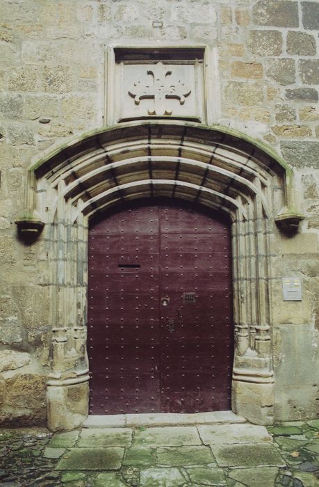 Hôtel de la Prévôté : Façade ouest, portail d’accès sur rue, vue générale