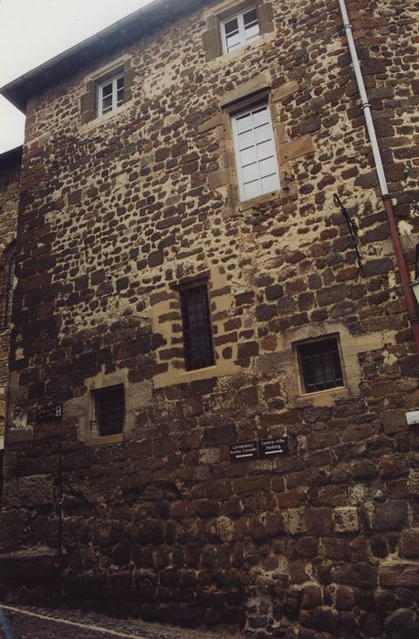 Hôtel de la Prévôté : Façade sud sur rue, vue générale