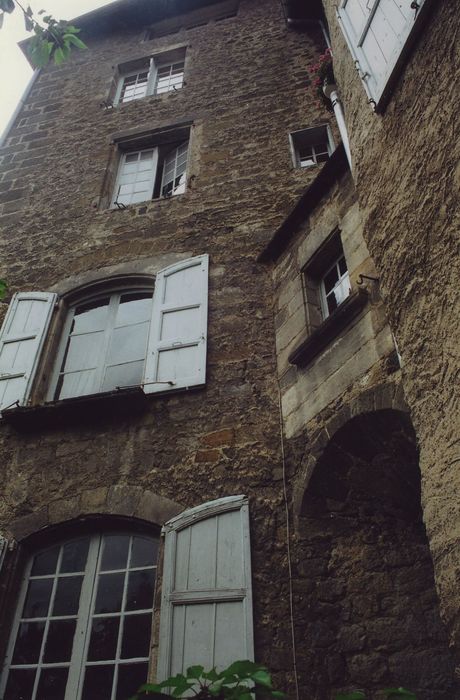 Hôtel de la Prévôté : Façade est sur jardin, vue partielle