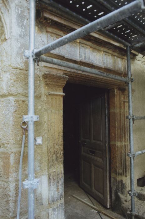 Hôtel de Monteyremard : Cour intérieure, porte d’accès à la tourelle d’escalier