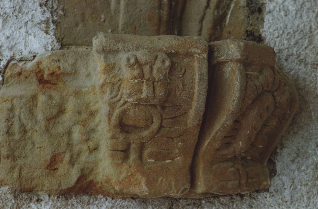 Hôtel de Monteyremard : Corps de logis sur la rue Raphaël, passage voûté, détail