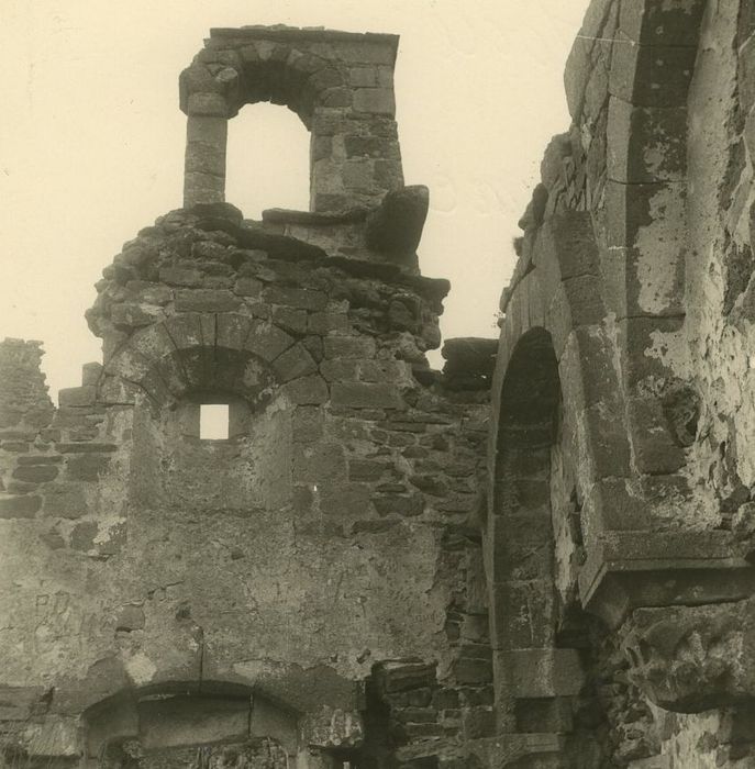 Château d'Artias : Chapelle, vue partielle des ruines