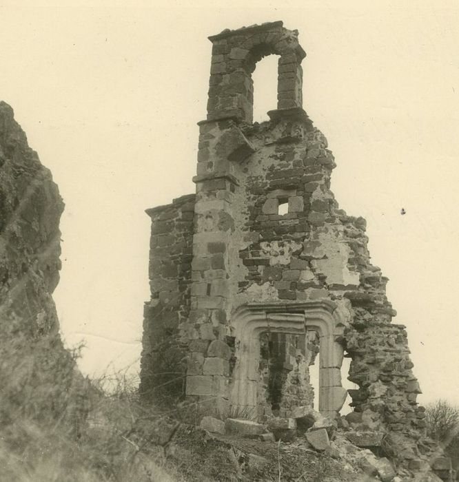 Château d'Artias : Chapelle, vue partielle des ruines