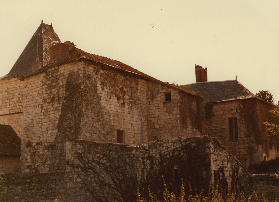 Château de Chargé : Ensemble nord-ouest, vue partielle