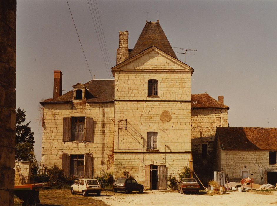 Château de Chargé : Façade est, vue générale