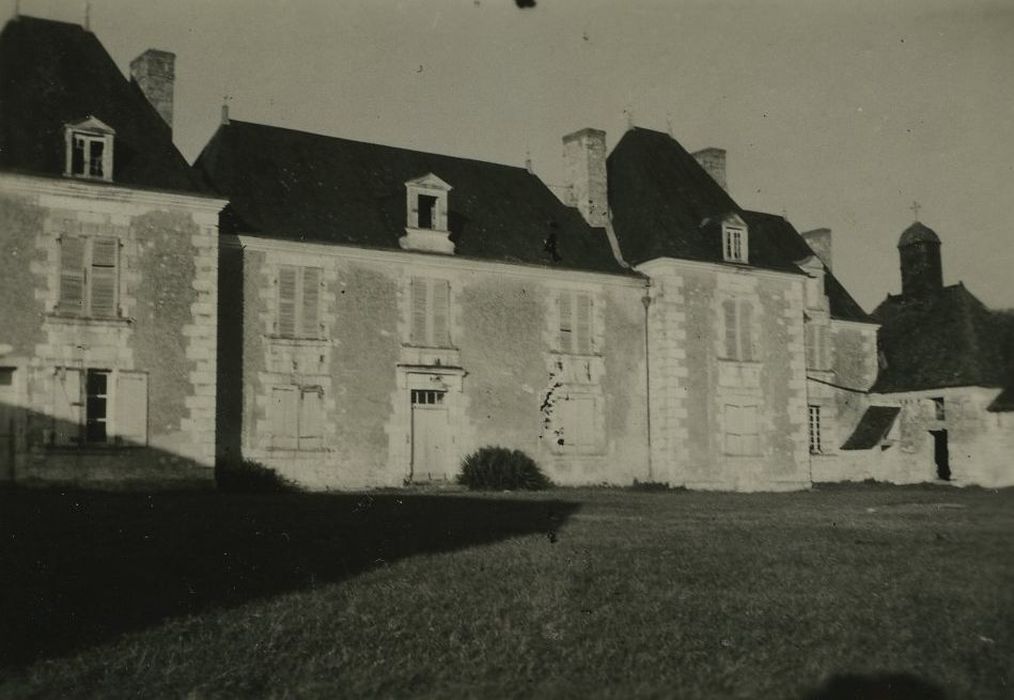 Château de Louy : Façade sud, vue générale