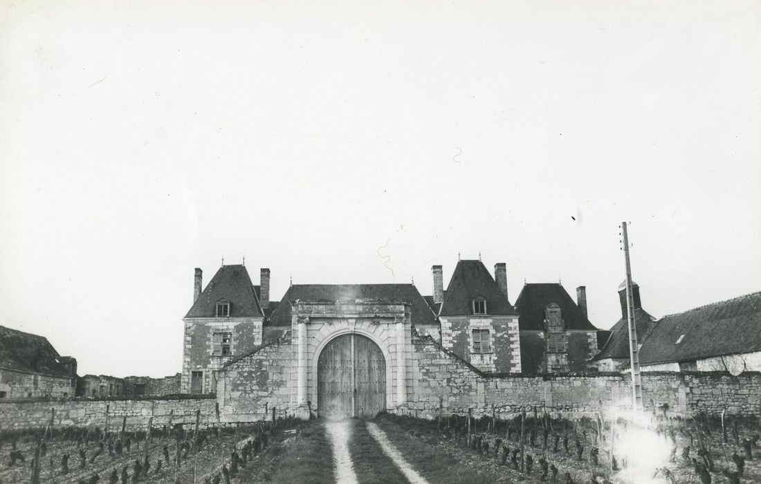 Château de Louy : Ensemble sud, vue générale