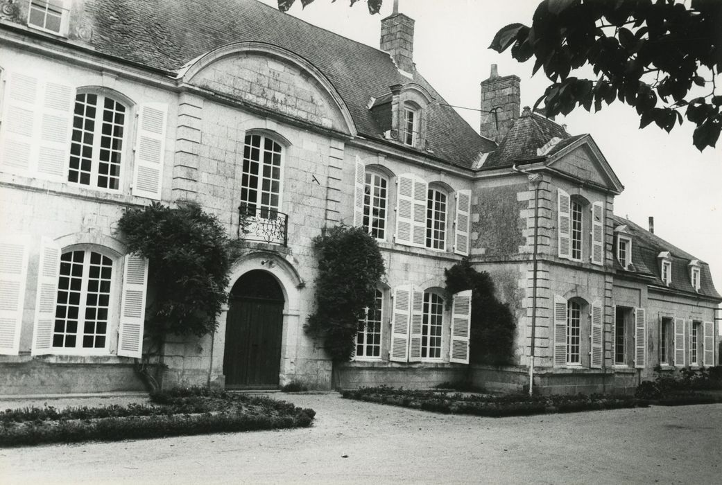 Manoir de la Plâterie : Façade sud, vue partielle