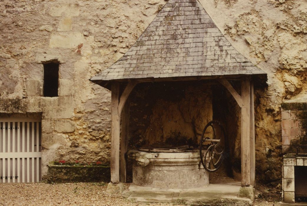 Château de la Côte : Puits, vue générale