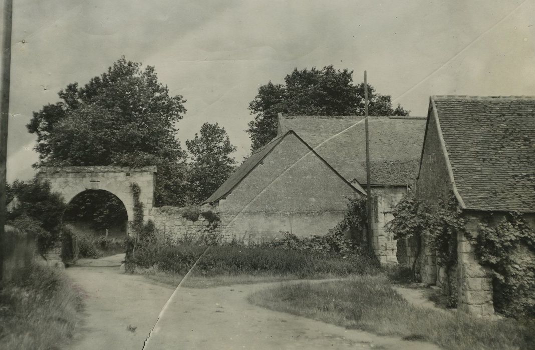 Ancien prieuré de Saint-Cosme : Porche d’accès, vue générale