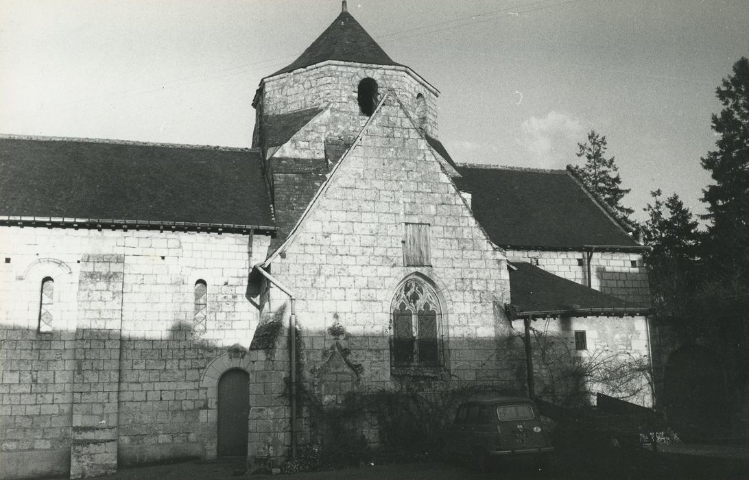 Eglise Saint-Martin : Façade latérale sud-ouest, vue partielle