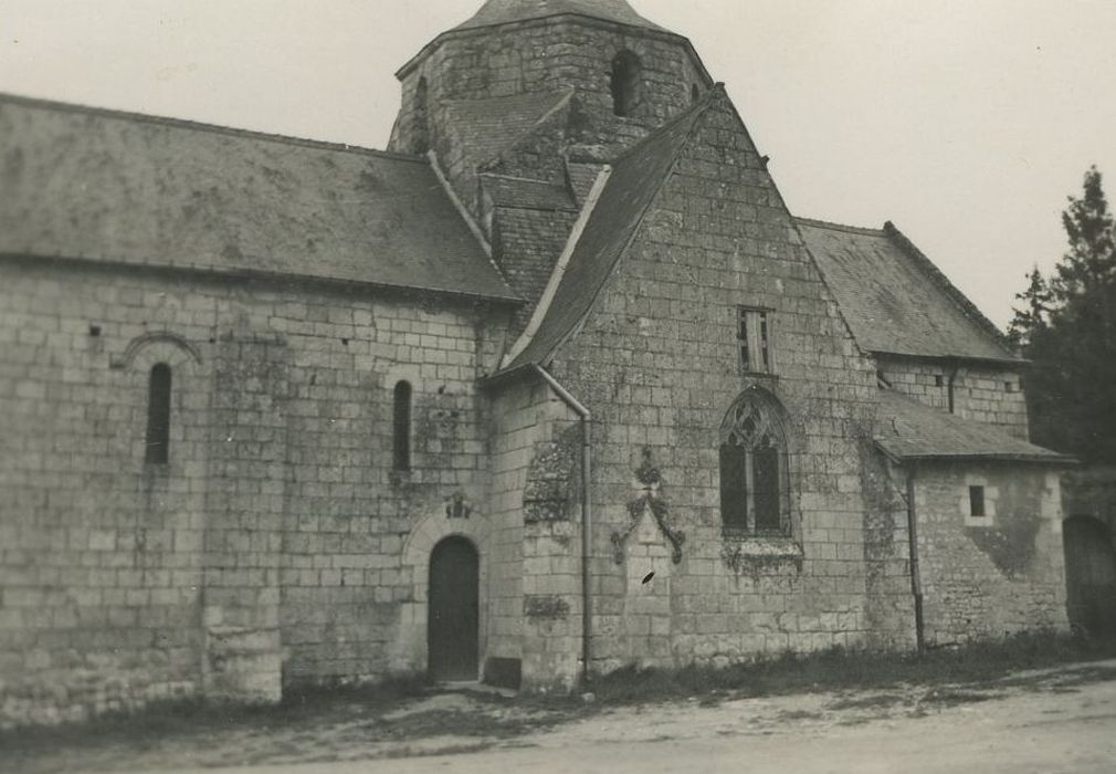 Eglise Saint-Martin : Façade latérale sud-ouest, vue partielle