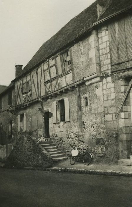 Ancienne auberge à pans de bois : Façade sur rue, vue générale