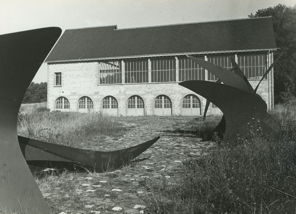 Propriété de Calder : Atelier, façade sud, vue générale