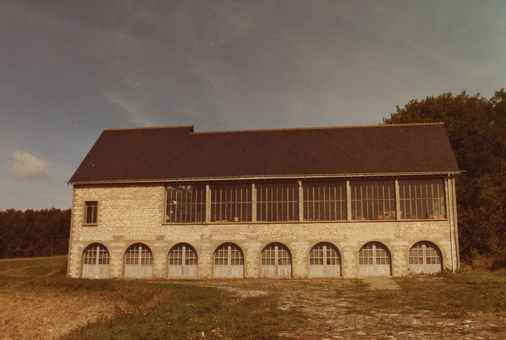 Propriété de Calder : Atelier, façade sud, vue générale