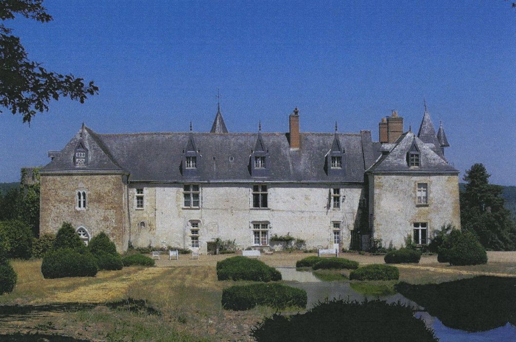 Château de Valesne : Ensemble sud, vue générale