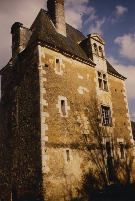 Manoir de la Fosse : Façades sud-ouest, vue générale