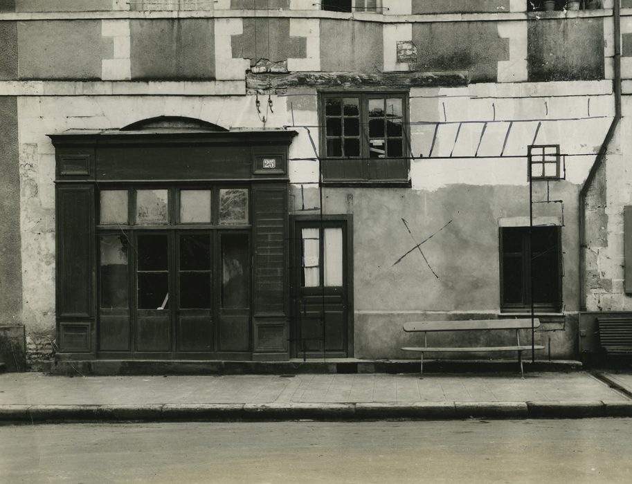 Maison : Façade antérieure, vue partielle